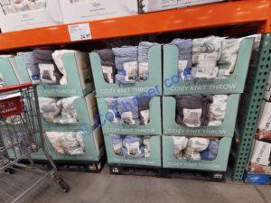 Costco-1652933-Artisan-Cozy-Knit-Throw-all